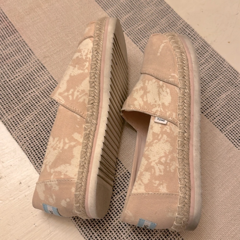 TOMS Women's light pink Slip-On Shoes